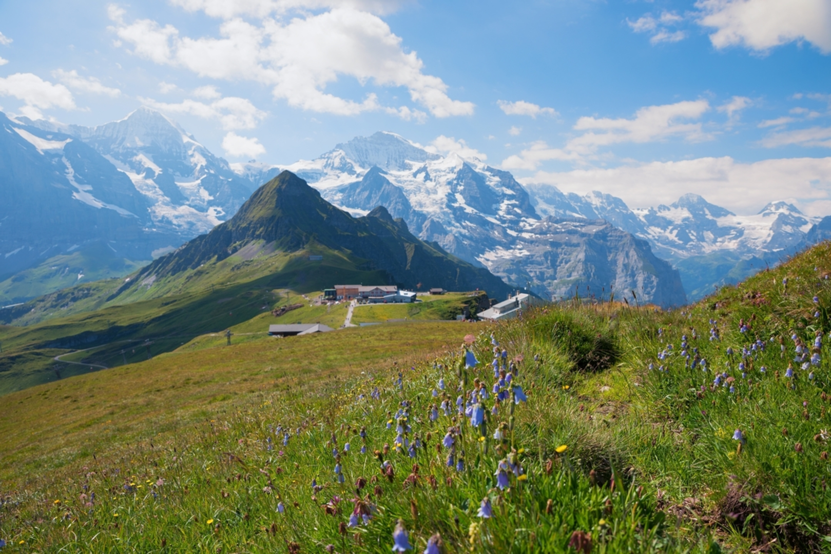 An image depicting the trail Grindelwald - Abbachfall - Bussalp No 22 and its surrounding area.