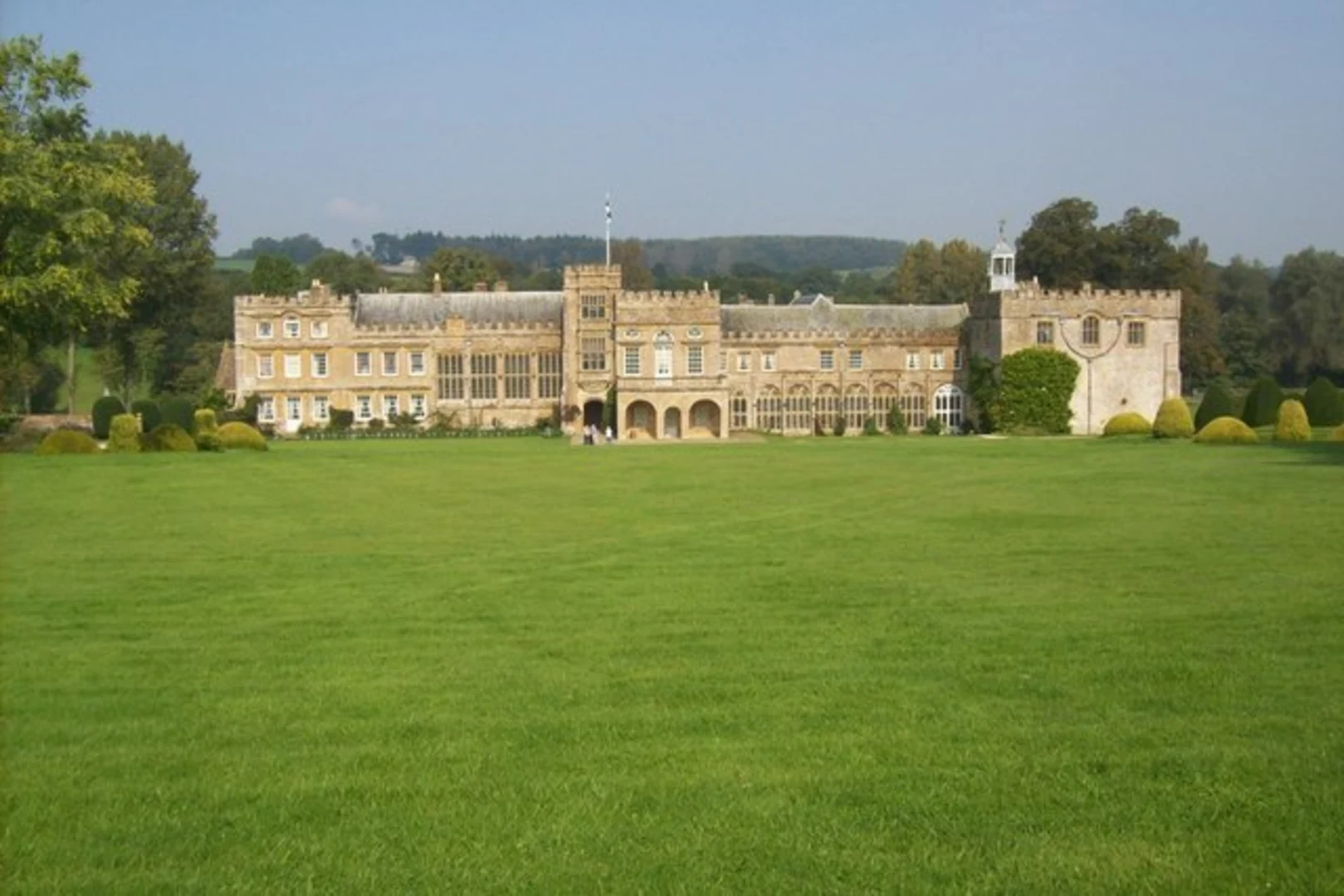 An image depicting the trail Forde Abbey Loop and its surrounding area.