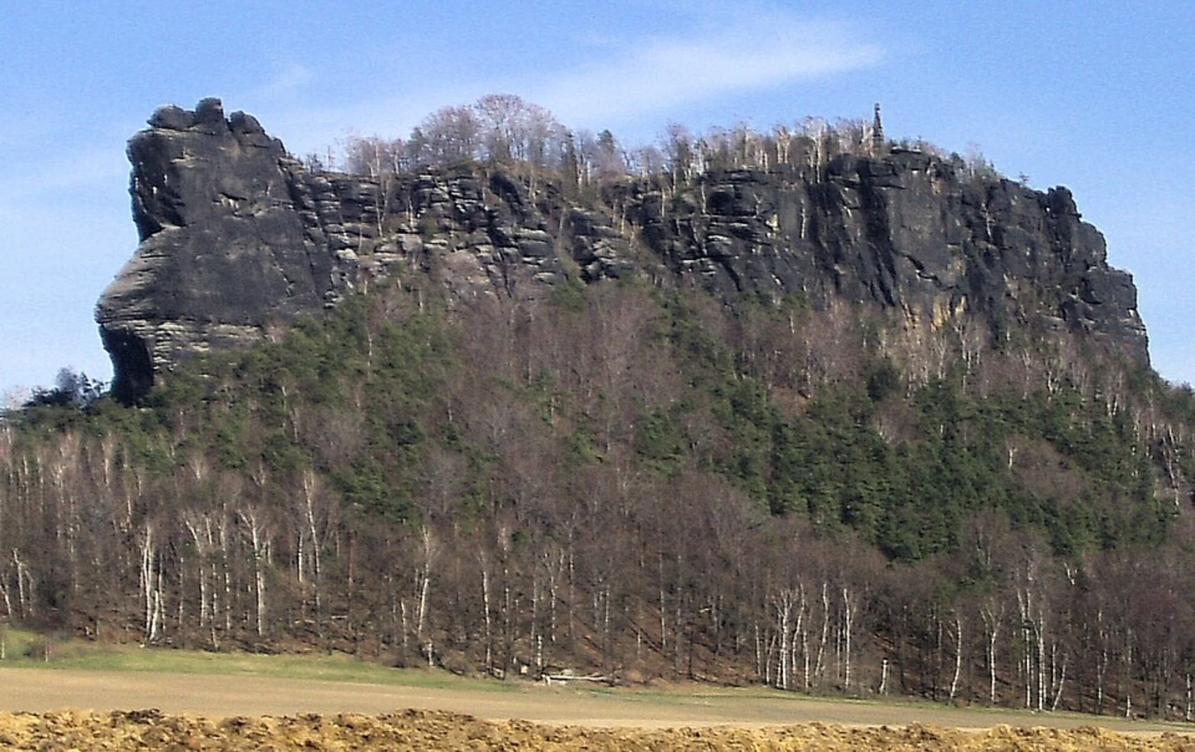 An image depicting the trail Mulattenkopf Lilienstein and Lilienstein Loop via Wachberg Lilienstein and its surrounding area.