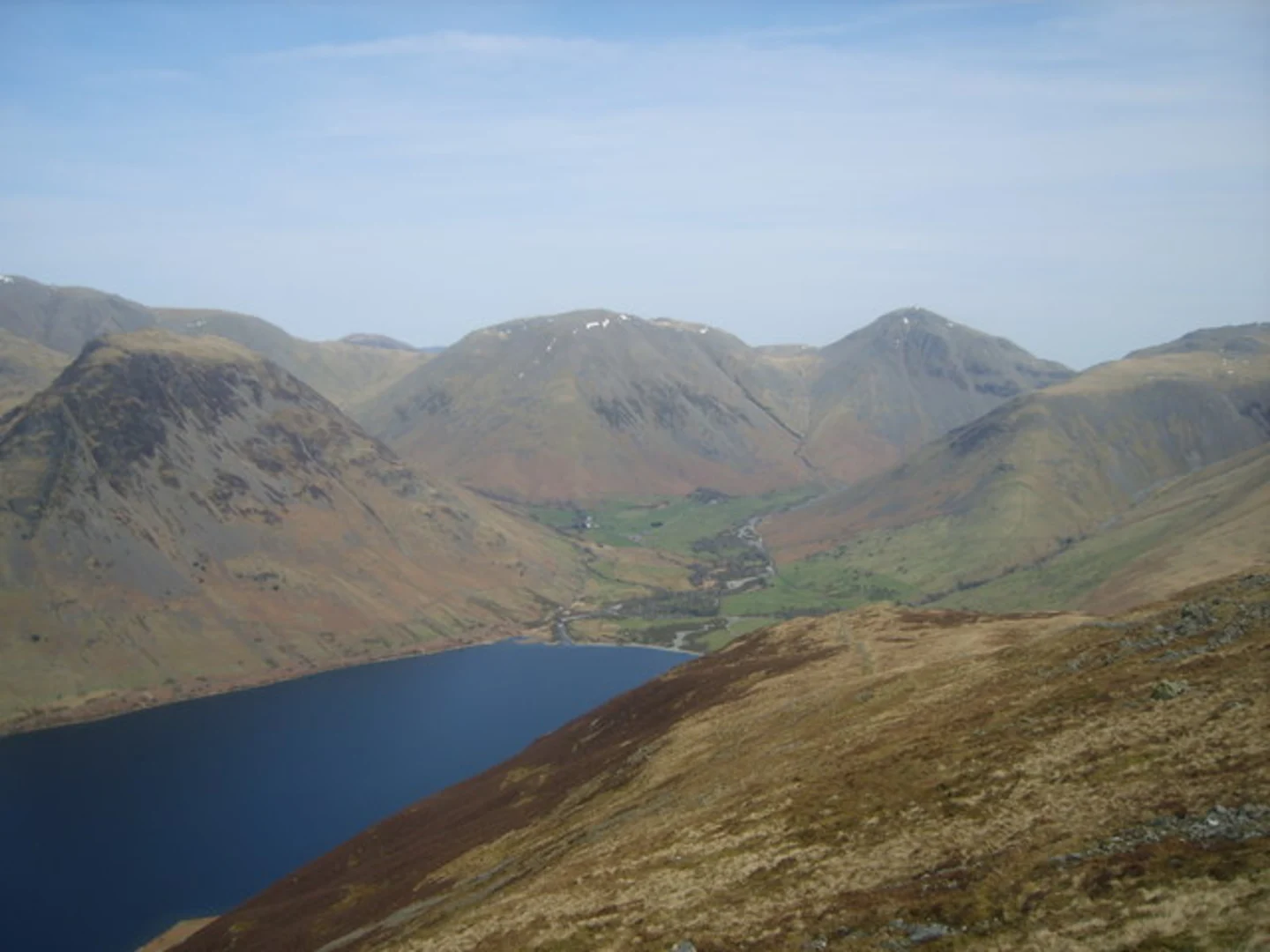 An image depicting the trail Illgill Head, Whin Rigg and Wast Water Loop and its surrounding area.