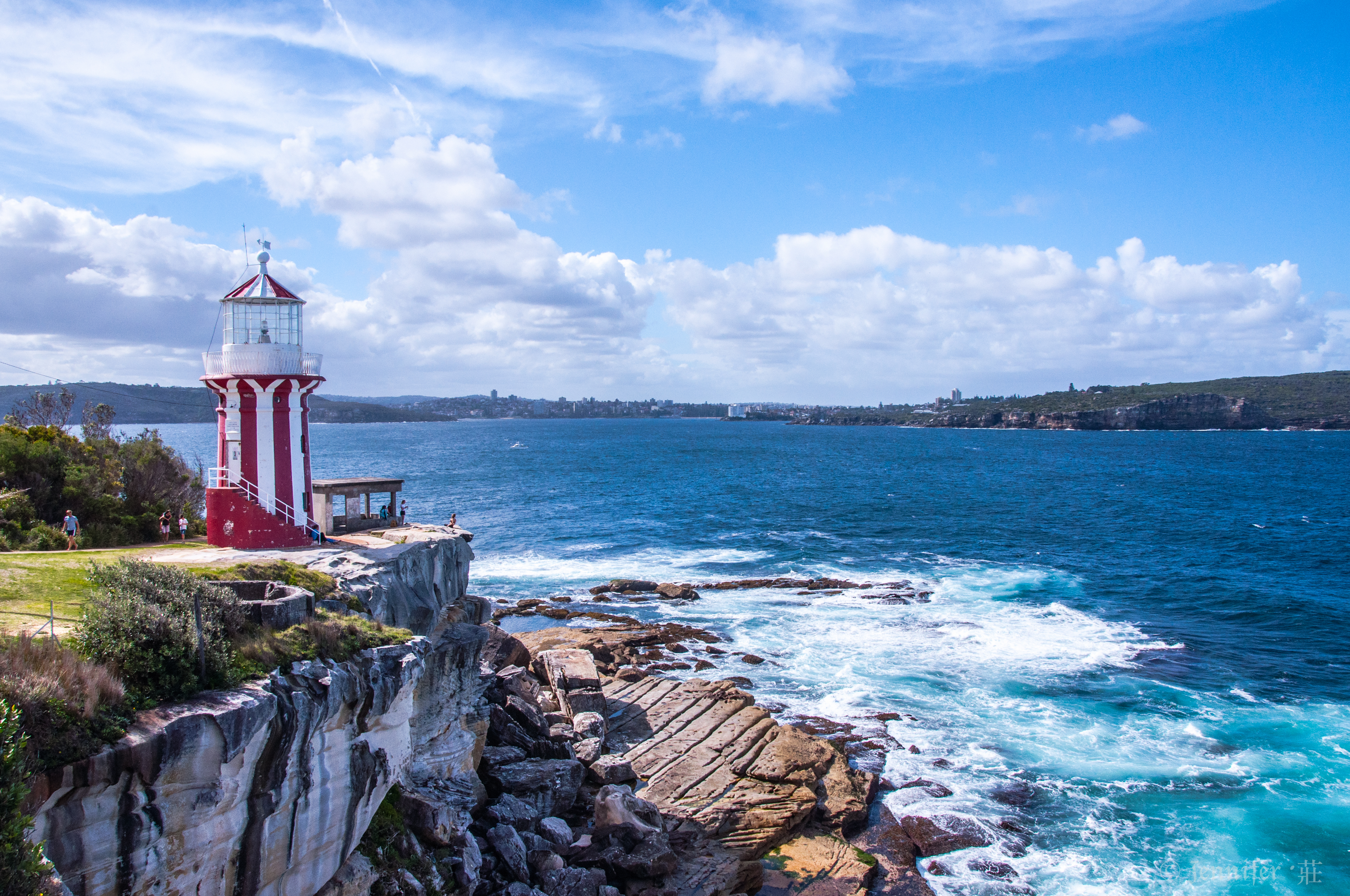 An image depicting the trail Sydney Harbour National Park and its surrounding area.