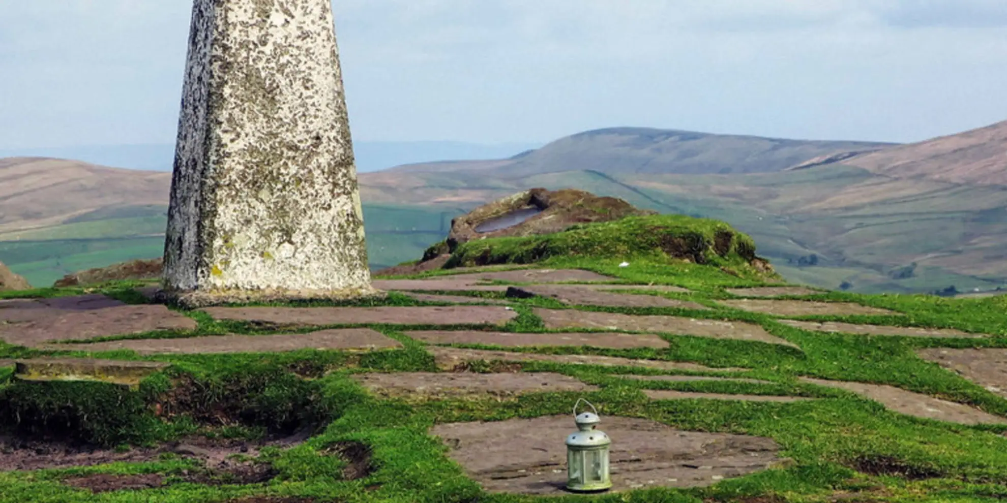 An image depicting the trail Shutlingsloe - Macclesfield Forest - Gritstone Trail - Oakenclough and its surrounding area.