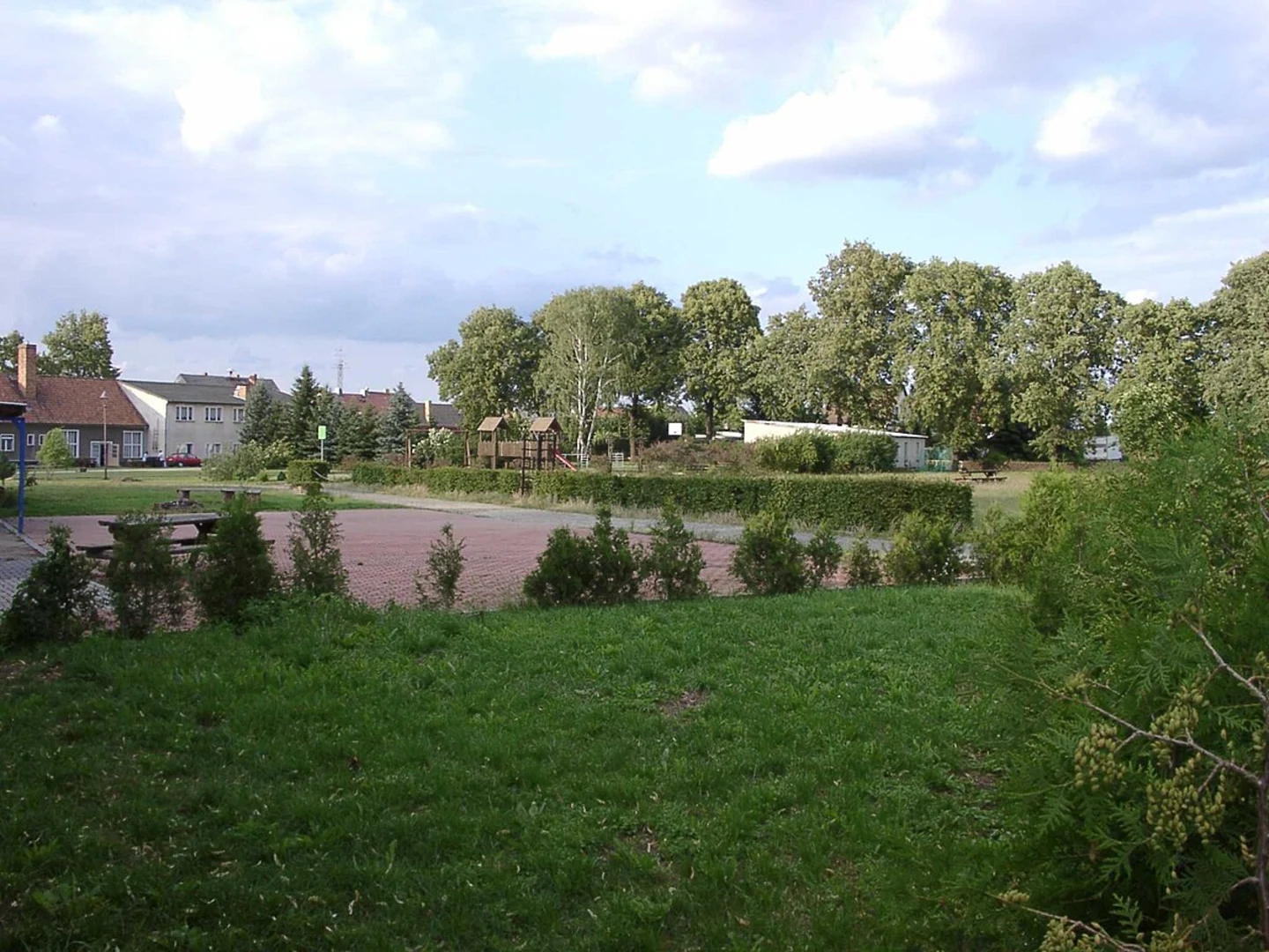 An image depicting the trail Illinger Weiher and Festplatz Loop and its surrounding area.