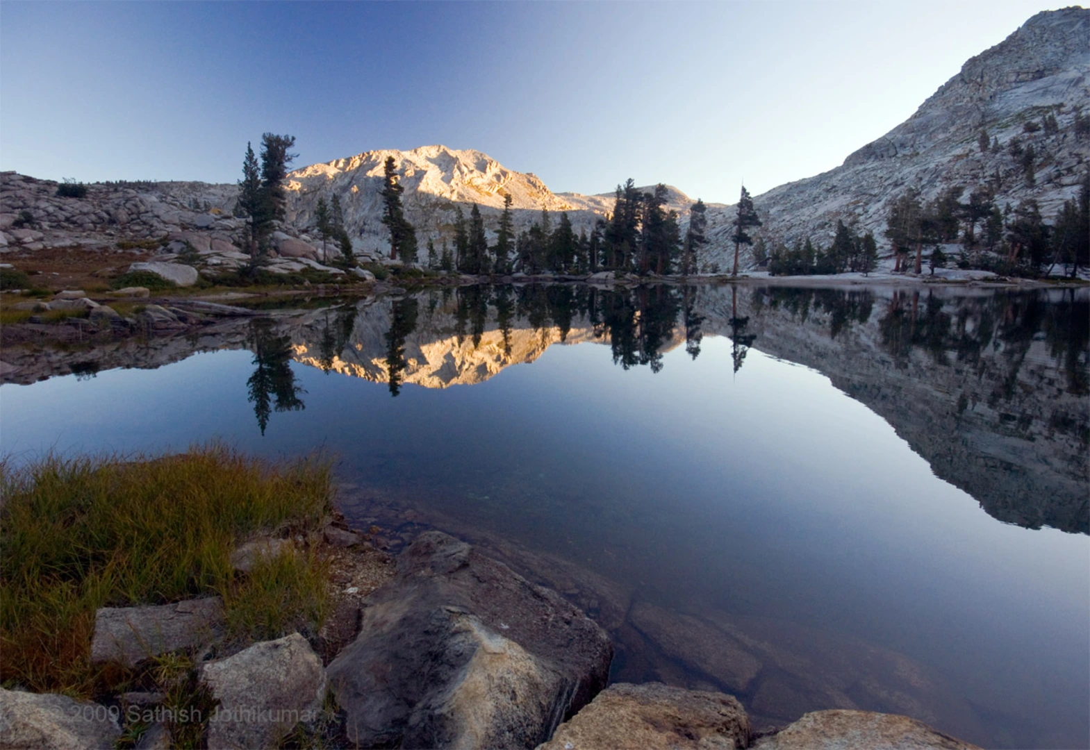 An image depicting the trail Heather Lake and Pear Lake and its surrounding area.