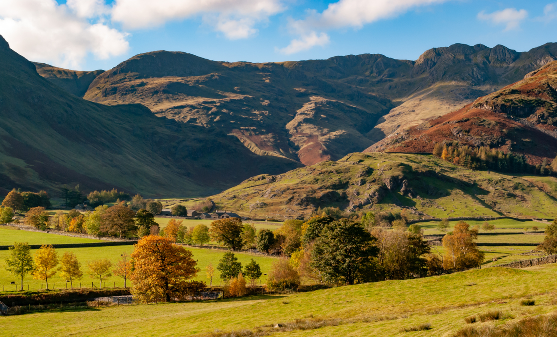 An image depicting the trail Bowfell and its surrounding area.