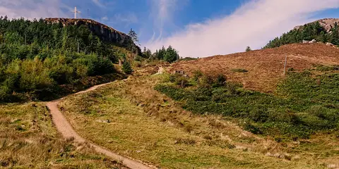 An image depicting the trail Devils Bit Loop and its surrounding area.