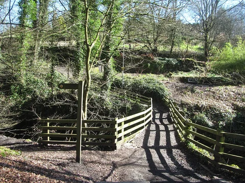 An image depicting the trail Bingley and Cullingworth Loop and its surrounding area.