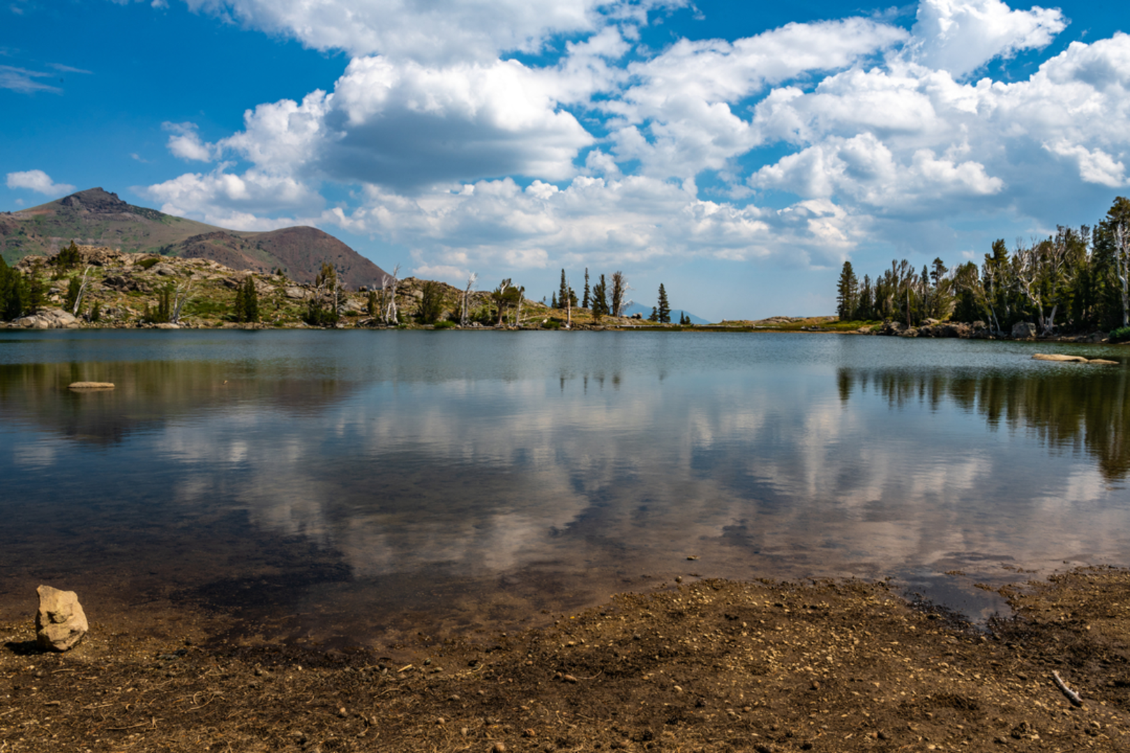 An image depicting the trail Woods Lake, Winnemucca Lake, Round Top Lake Loop Trail and its surrounding area.