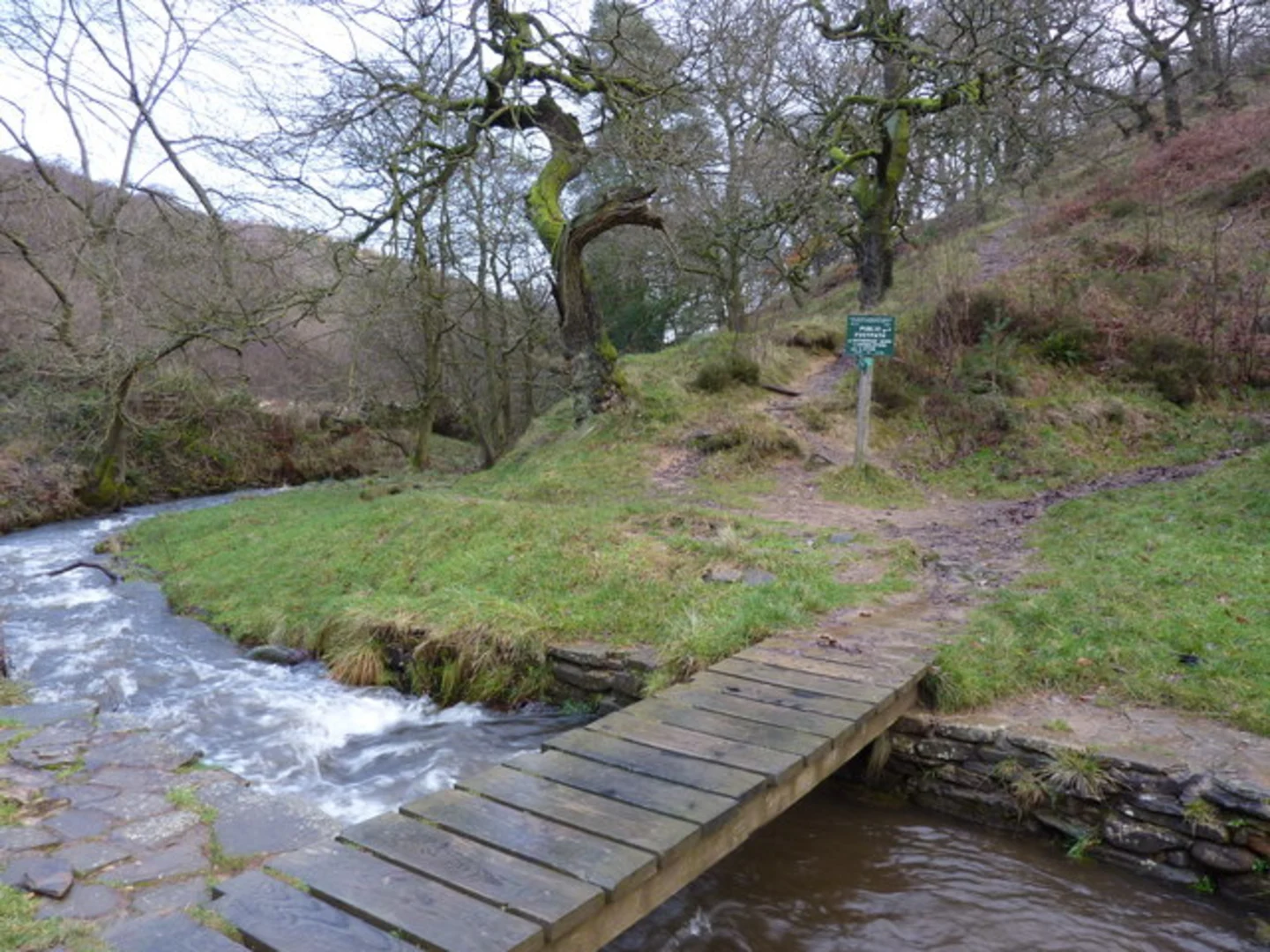 An image depicting the trail Eyam, Abney and Bretton Loop and its surrounding area.