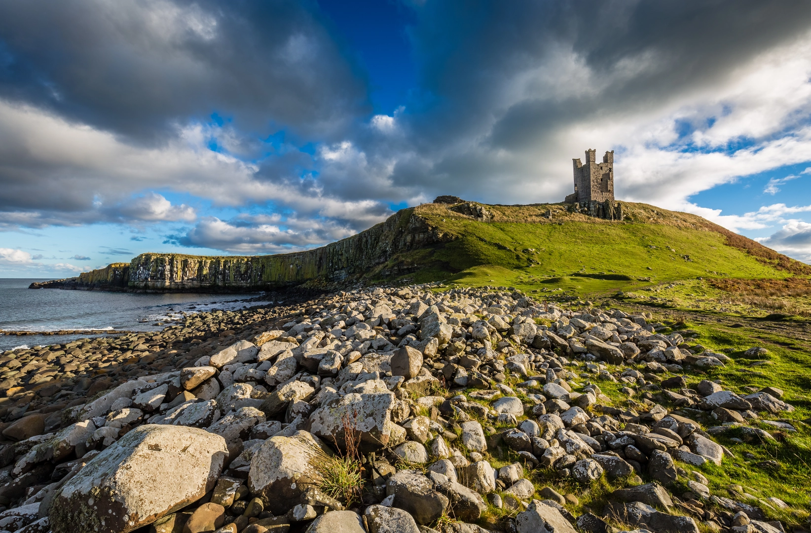 An image depicting the trail Dunstanburgh Castle from Craster and its surrounding area.