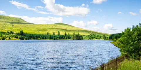 An image depicting the trail Brecon Promenade Route and its surrounding area.