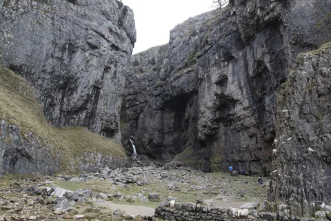 An image depicting the trail Gordale Scar Loop and its surrounding area.