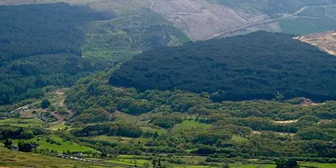 An image depicting the trail Cwm Penamnen - Dolwyddelan and its surrounding area.