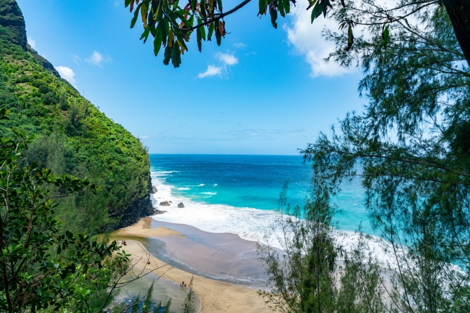 An image depicting the trail Hanakapiaai Beach to Hanakoa Valley via Kalalau Trail and its surrounding area.