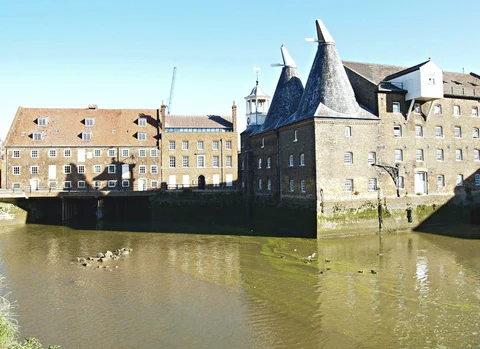 An image depicting the trail Three Mills Wall River Path and Limehouse Cut and its surrounding area.