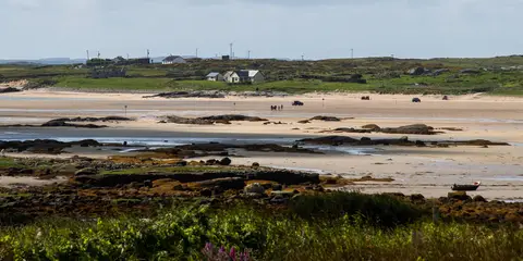 An image depicting the trail Omey Island Looped Walk and its surrounding area.