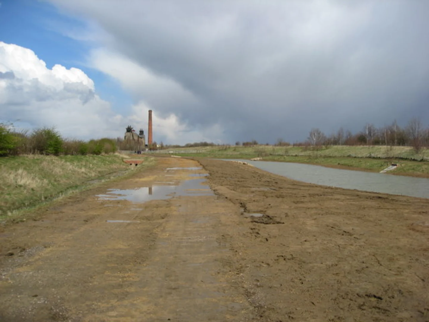 An image depicting the trail Teversal Trail, Pleasley Pit Country Park and Skegby Trail and its surrounding area.
