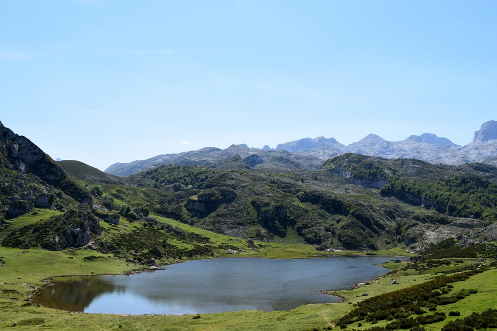 An image depicting the trail Covadonga Lakes Walk PR PNPE 2 and its surrounding area.