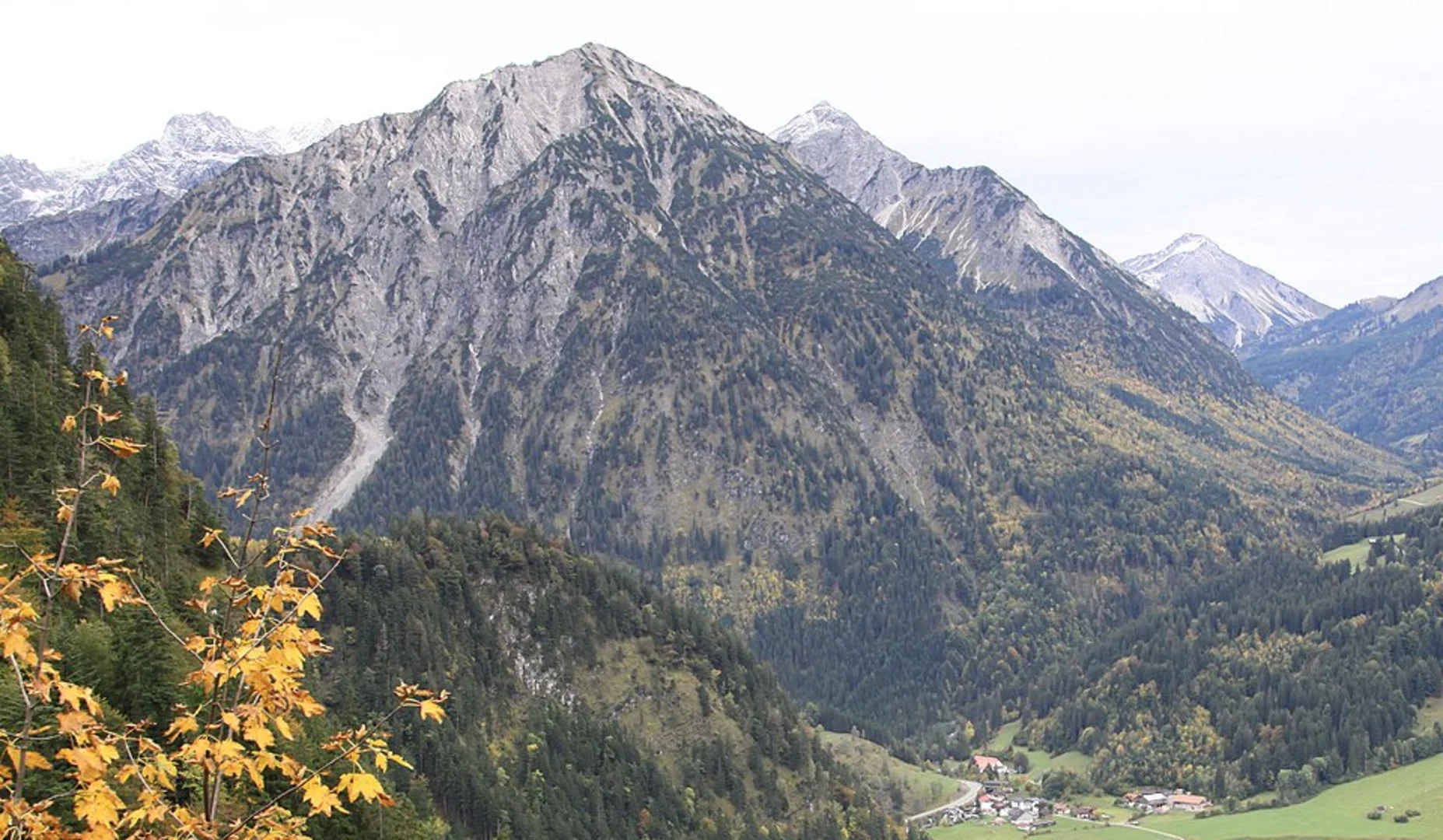 An image depicting the trail Osteroder Stadtwald and Sösestausee Loop and its surrounding area.