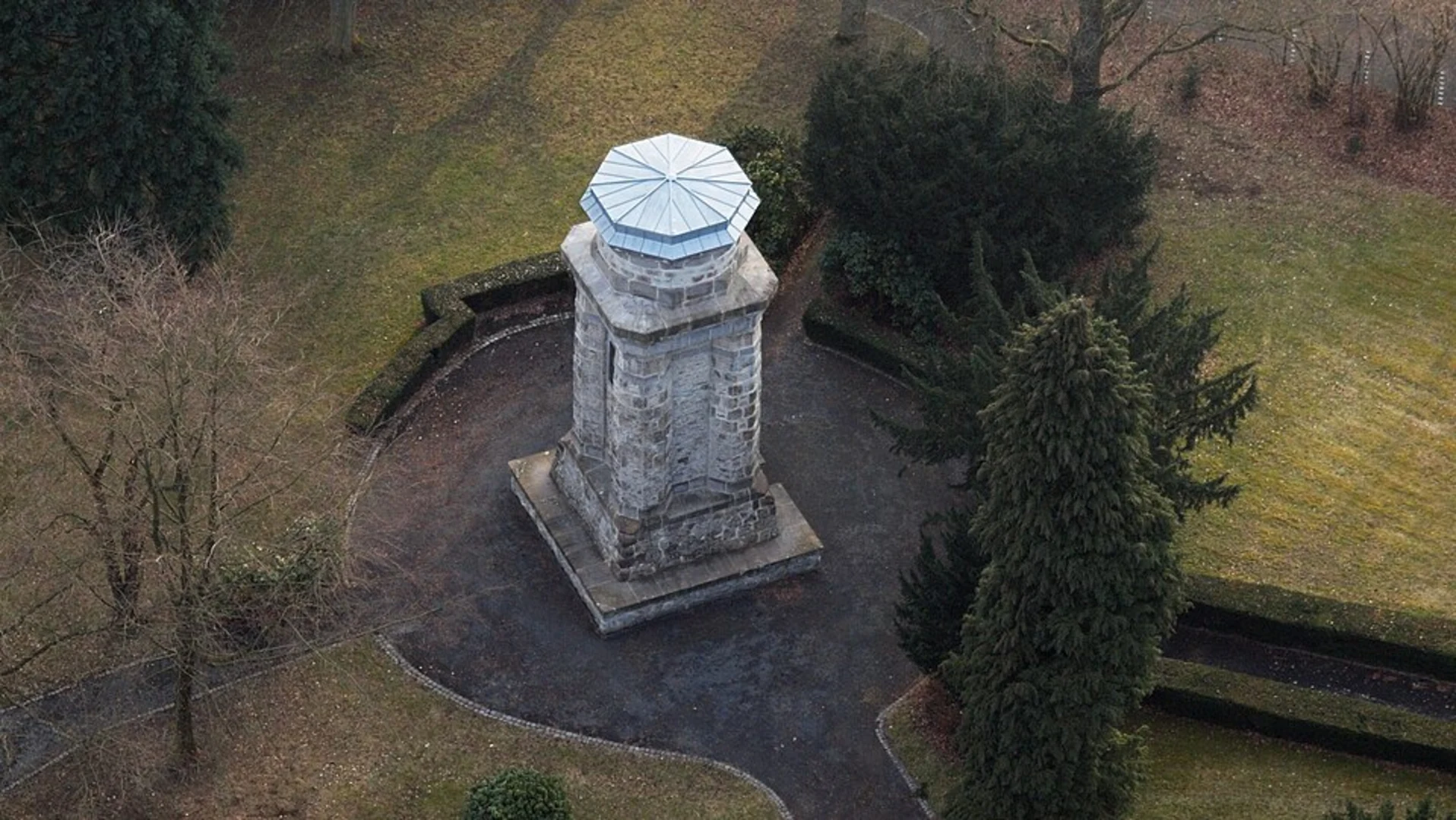 An image depicting the trail Rundwanderweg Rengsdorf and its surrounding area.