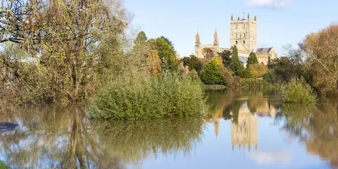 An image depicting the trail Shakespeare's Avon Way and its surrounding area.