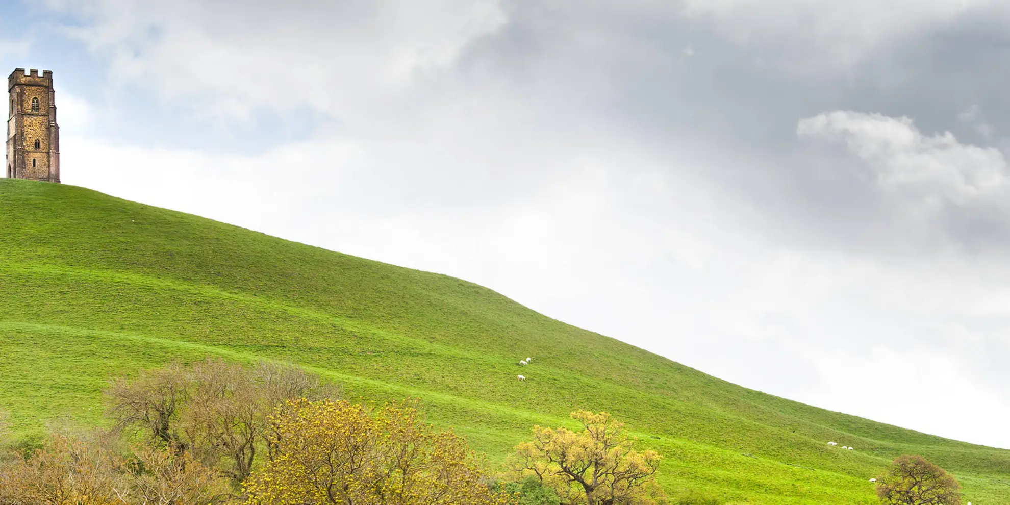 An image depicting the trail Glastonbury Tor and its surrounding area.