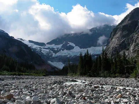 An image depicting the trail Nooksack Cirque Trail and its surrounding area.