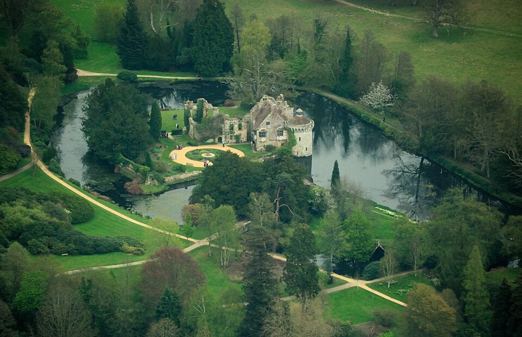 An image depicting the trail Scotney Castle and Broadham Wood Loop and its surrounding area.