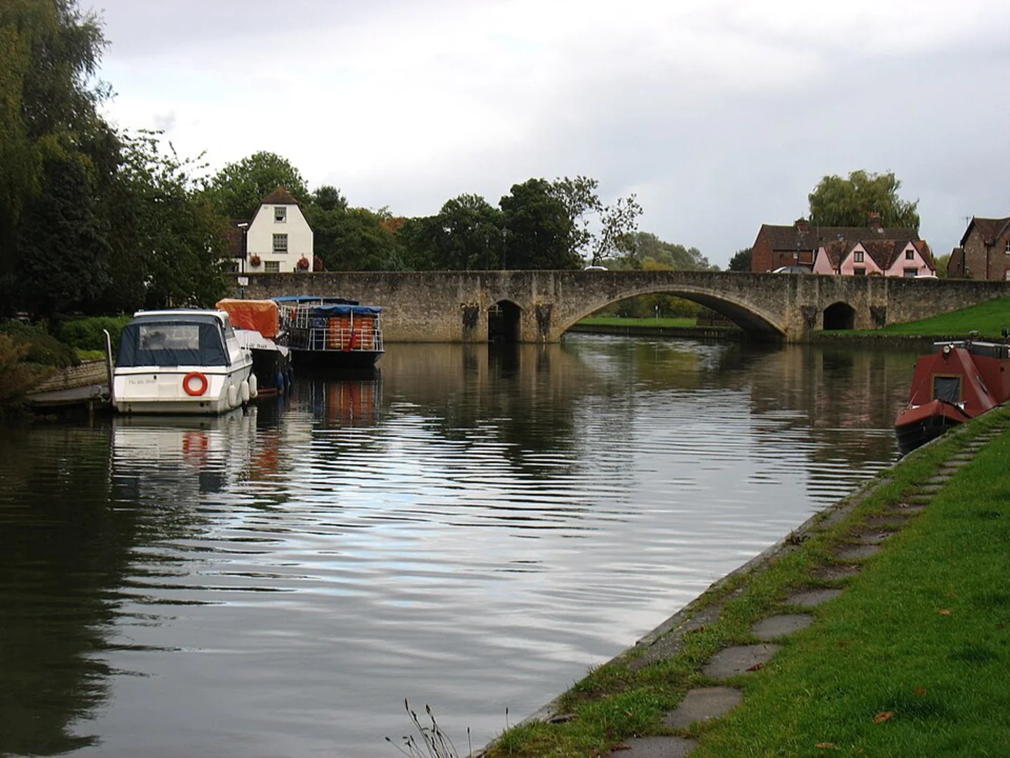 An image depicting the trail Donnington Bridge to Didcot Walk and its surrounding area.