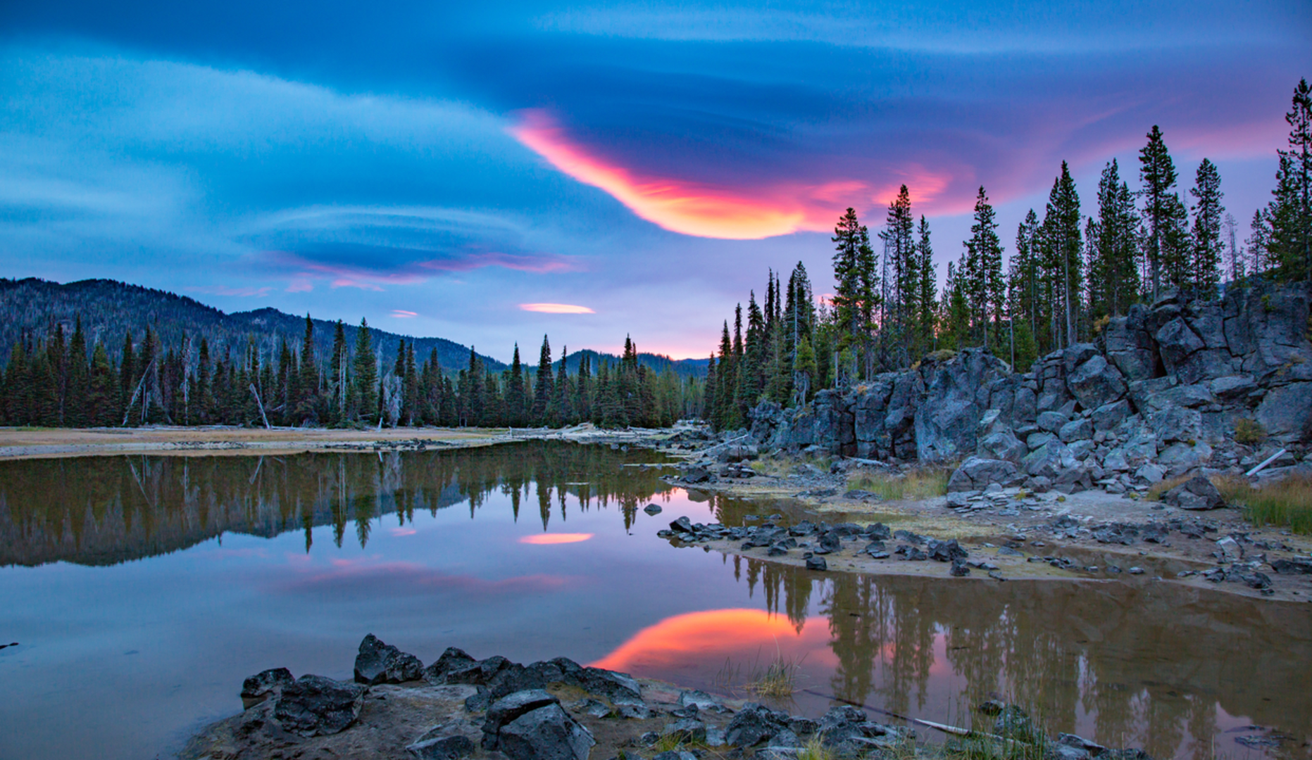 An image depicting the trail Ray Atkeson Memorial Trail and its surrounding area.