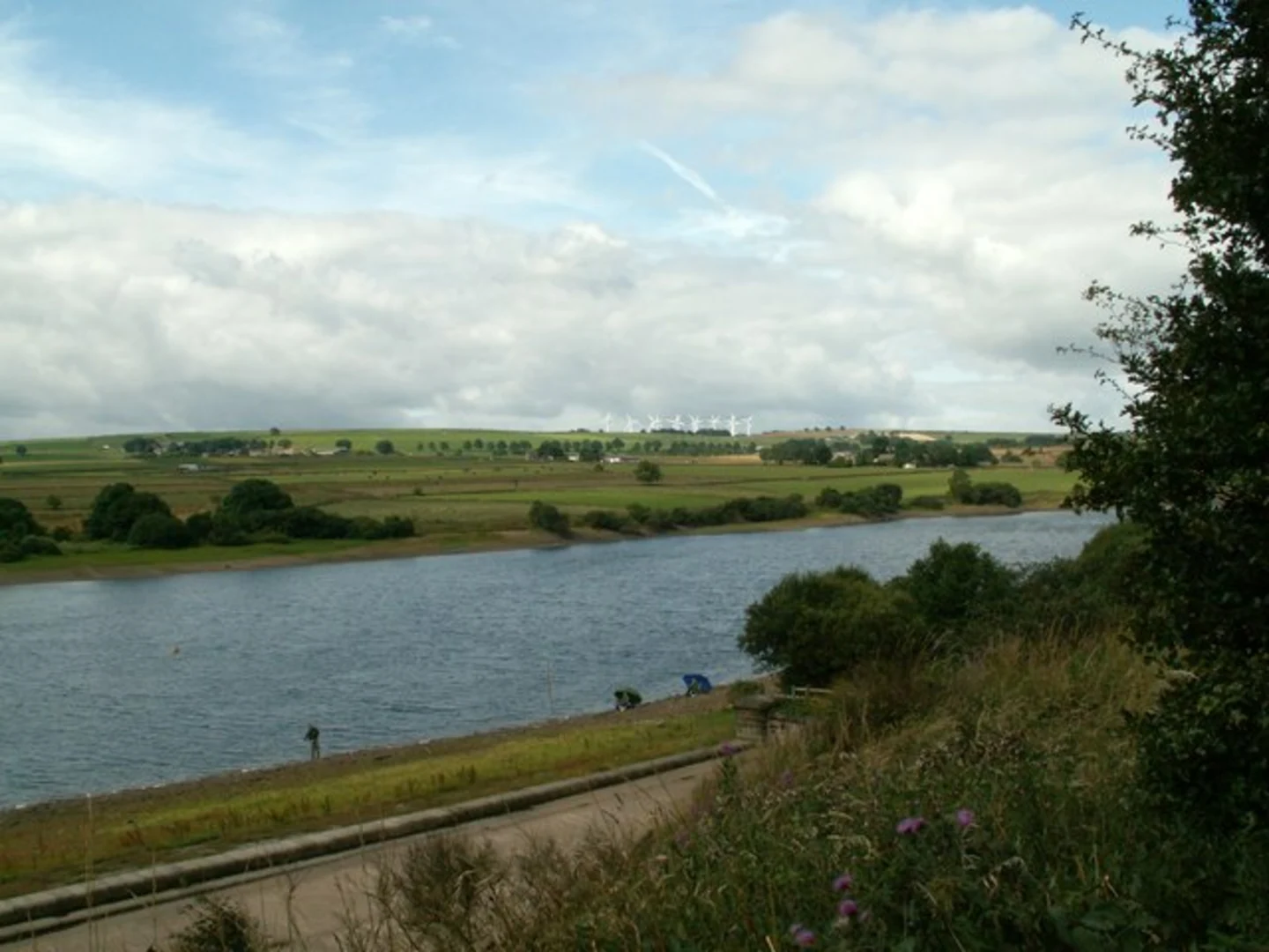 An image depicting the trail Penistone Circular from Scout Dike Reservoir and its surrounding area.