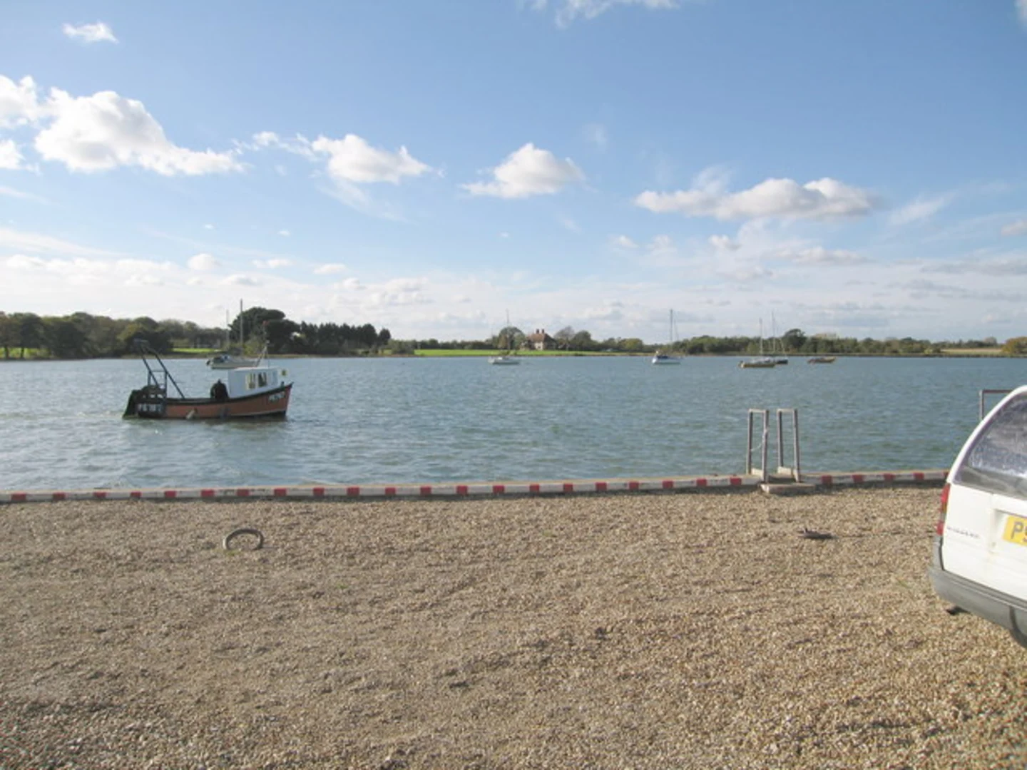 An image depicting the trail Chichester Marina and Old Apuldram Airfield Loop and its surrounding area.