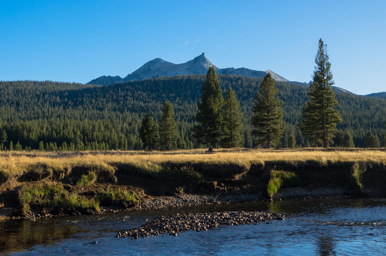 An image depicting the trail High Sierra Camps Loop - South and its surrounding area.