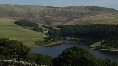 An image depicting the trail Kinder Reservoir and Kinder Downfall Loop from Hayfield and its surrounding area.