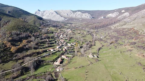 An image depicting the trail Route of the Hermitage of San Pelayo SL LE 4 and its surrounding area.
