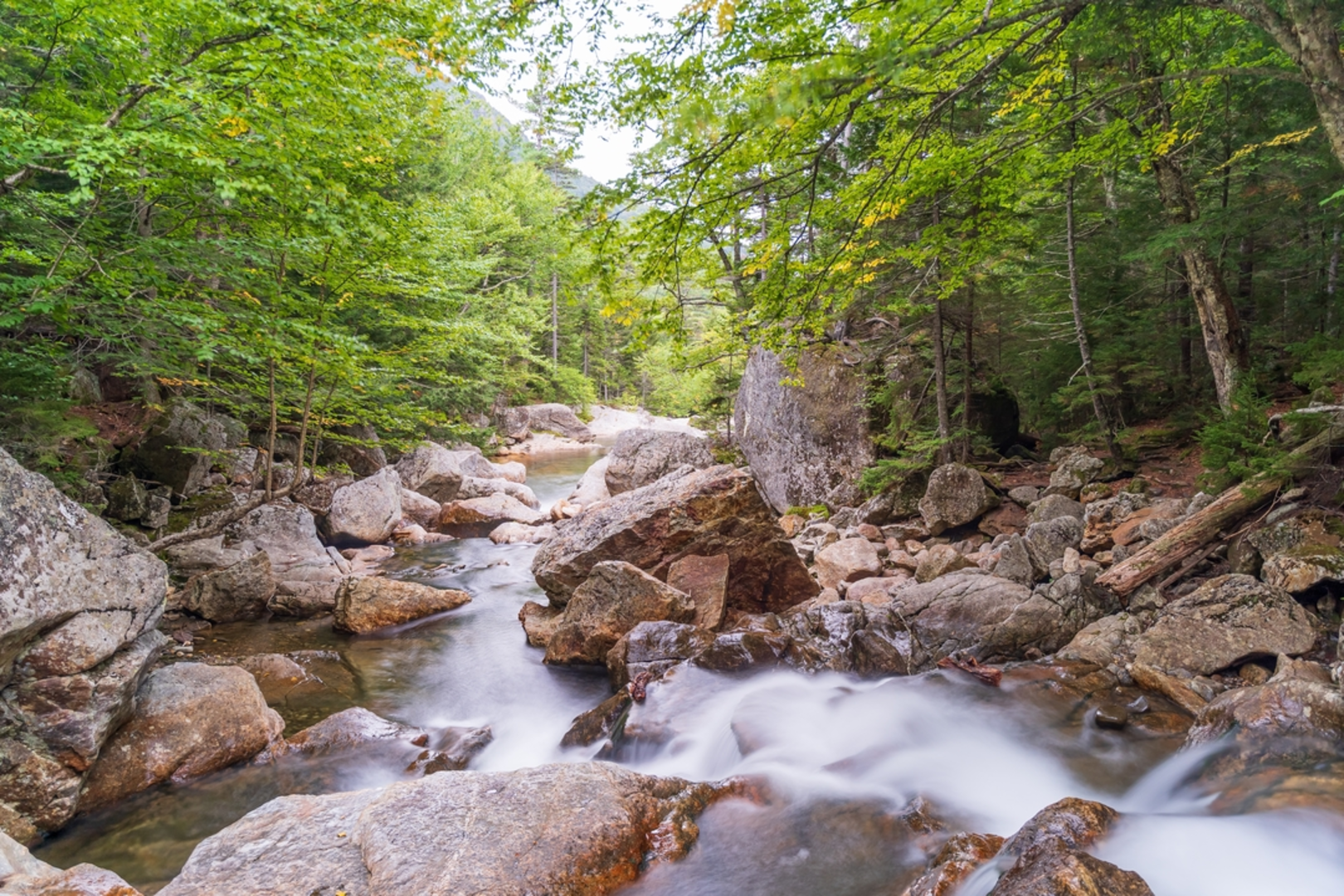 An image depicting the trail Glen Boulder Trail and its surrounding area.