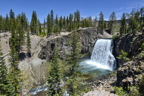 An image depicting the trail Devil's Postpile Boundary Trail and its surrounding area.