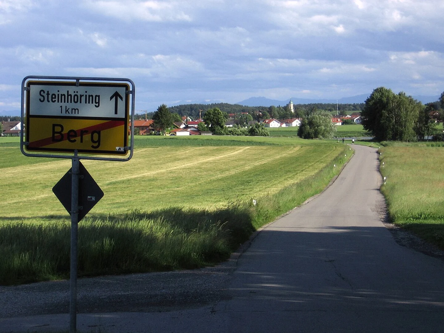 An image depicting the trail Steinhöring to Winhöring Loop via River Inn and its surrounding area.