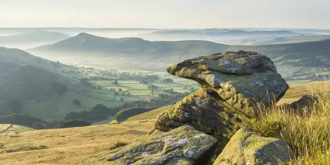An image depicting the trail Kinder Scout Loop from Edale and its surrounding area.