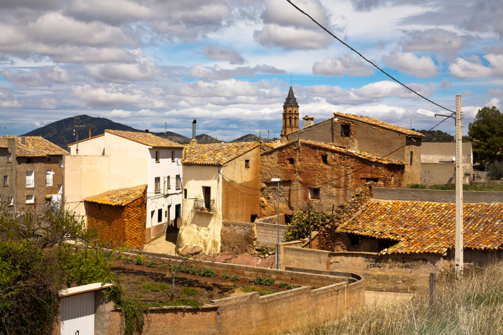 An image depicting the trail Aluenda - Morata de Jalón PR Z 10 and its surrounding area.