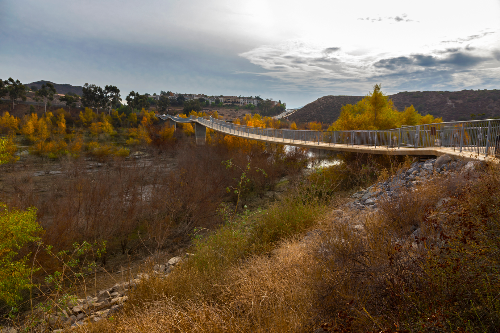 An image depicting the trail The David Kreitzer Lake Hodges Bicycle Pedestrian Bridge and its surrounding area.