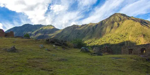 An image depicting the trail Lares Trail and its surrounding area.