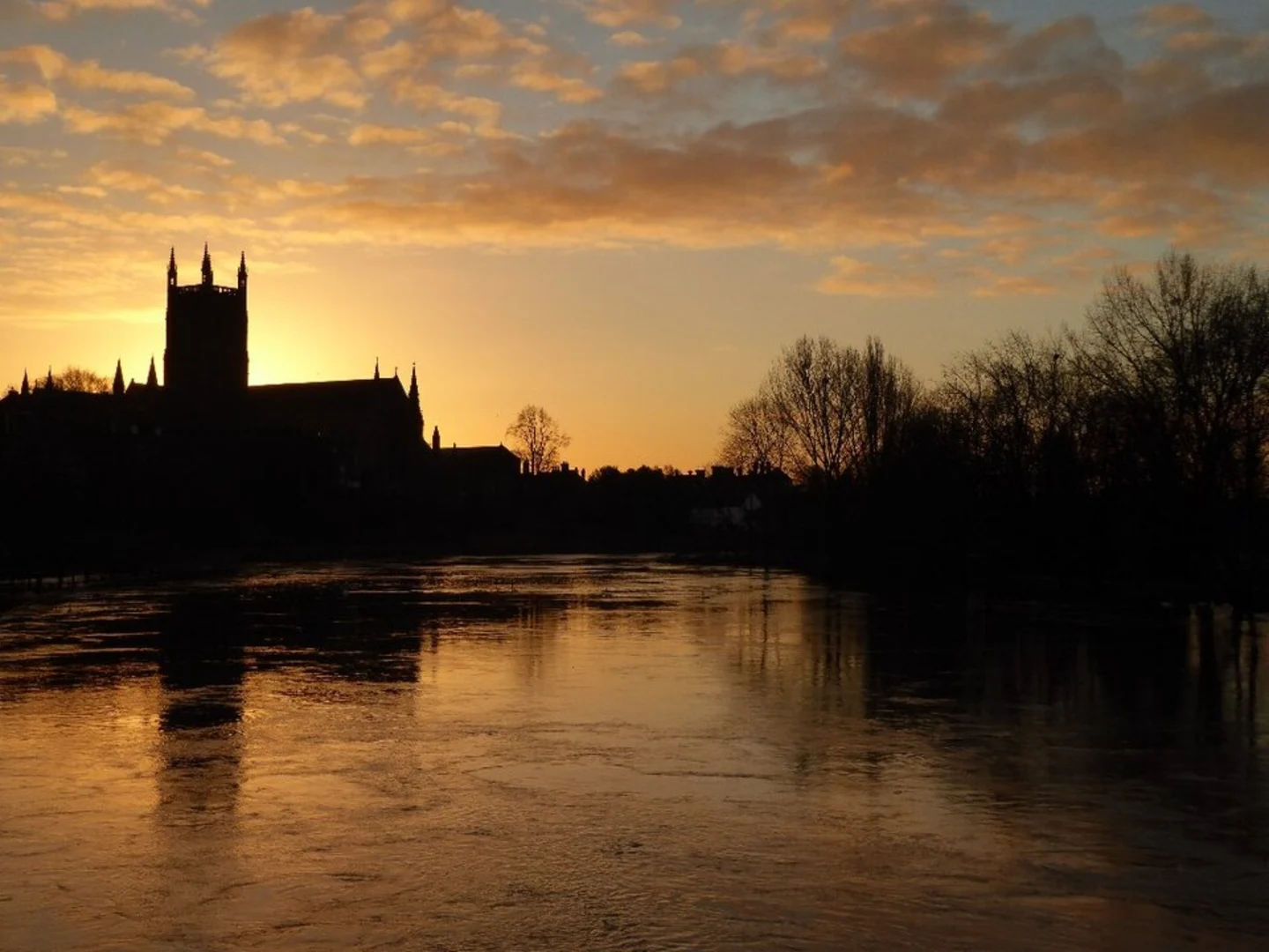 An image depicting the trail Worcester Riverside Walk and its surrounding area.