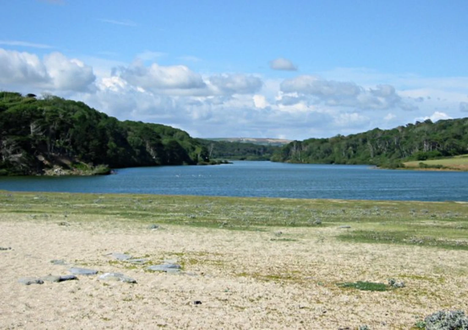 An image depicting the trail The Loe and Porthleven Loop and its surrounding area.