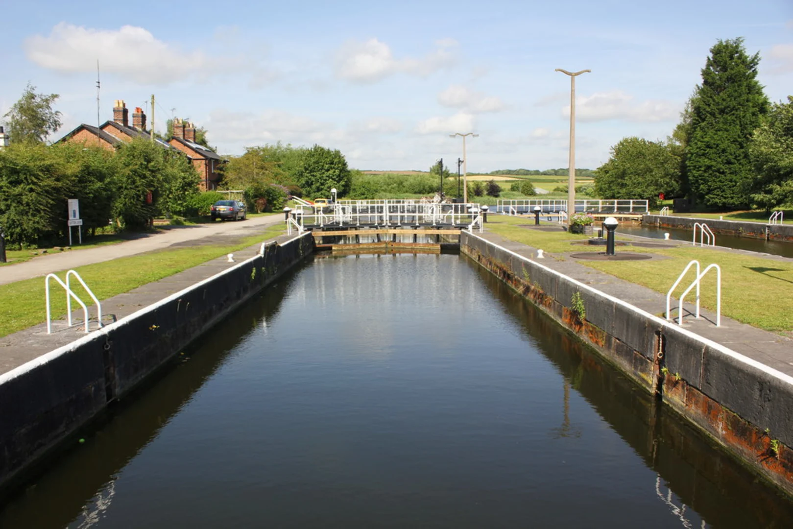 An image depicting the trail Frodsham to Northwich Walk and its surrounding area.