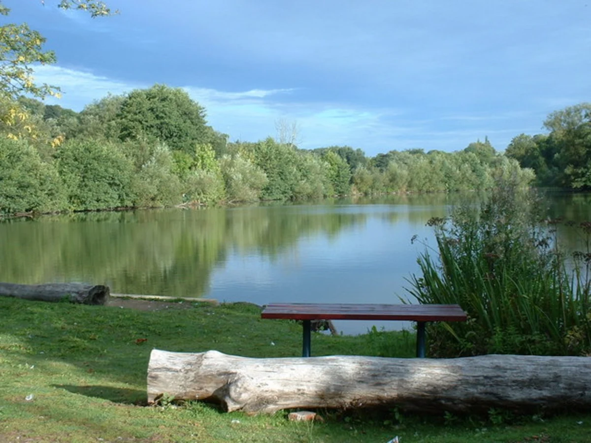Roman Lakes and Lower Cliffe via Cown Edge Way