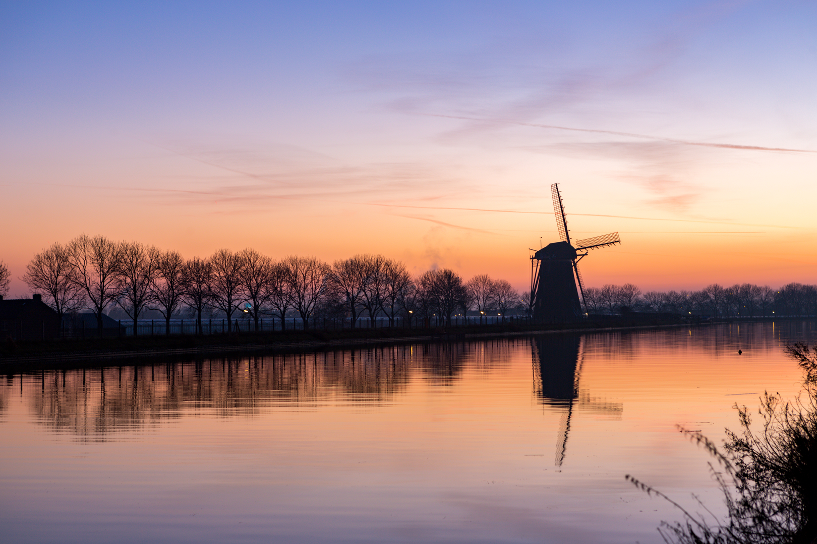 An image depicting the trail Vlodderpad and Koningin Juliana Weg and its surrounding area.