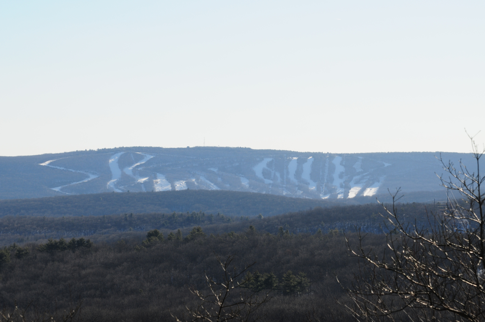 An image depicting the trail Camelback Mountain Loop via South Trail and its surrounding area.