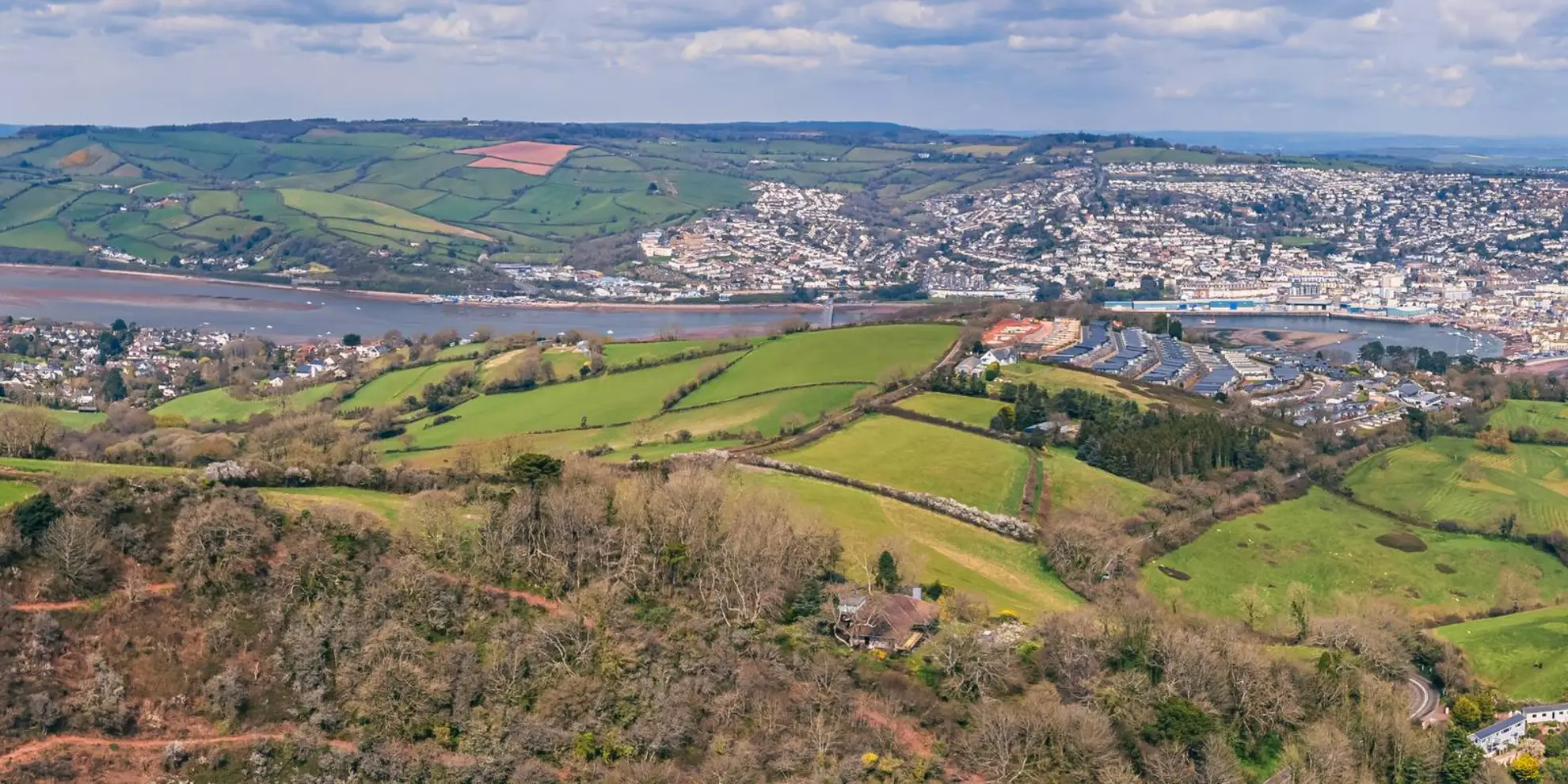 An image depicting the trail Labrador Bay Walk and its surrounding area.