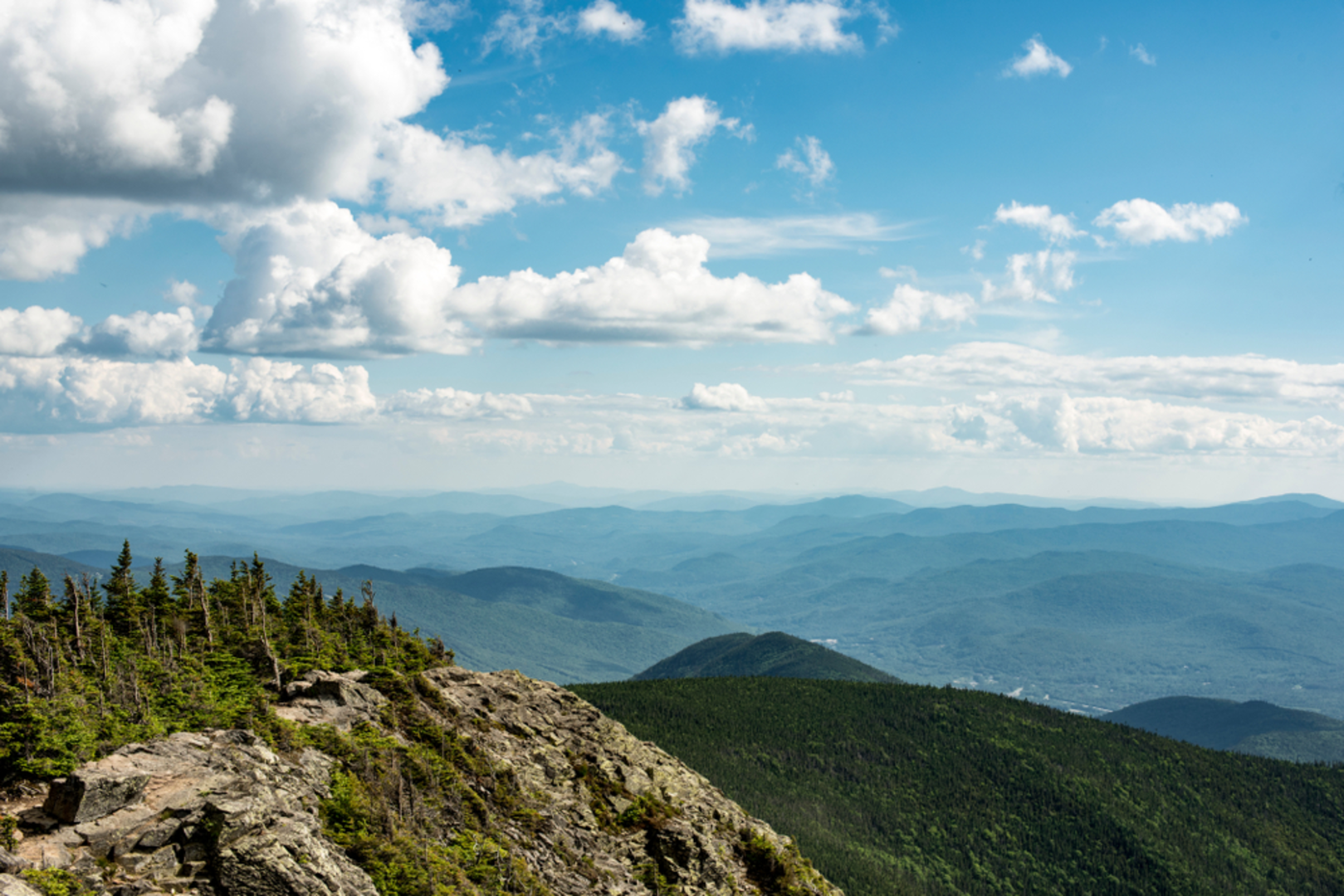 An image depicting the trail Mount Flume via Flume Slide Trail and its surrounding area.